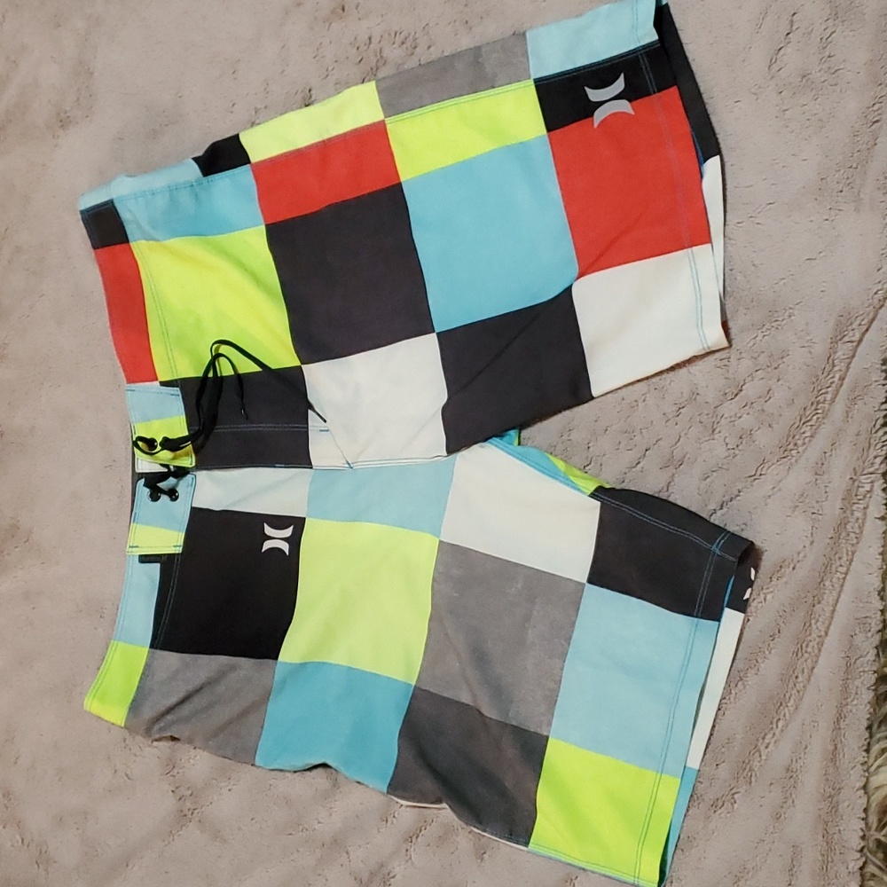 HURLEY size 34 mens board shorts